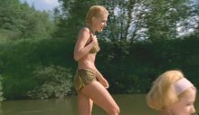 Видео актриса Рената Литвинова в купальнике в сериале "Граница: Таежный роман"