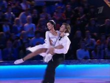 Видео и фото Анастасия Заворотнюк в откровенном костюме в теле шоу "Танцы на льду"