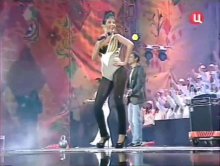 Видео и фото Кэти Топурия в сексуальном наряде с песней "Гимнастика"