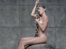 Miley Cyrus - Wrecking Ball