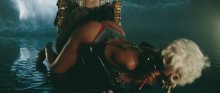 Видео и фото Рианна обнаженная в клипе "Pour It Up"