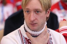 Евгений Плющенко вышел на лед