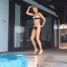 Видео и фото Алла Михеева вертит попой в купальнике
